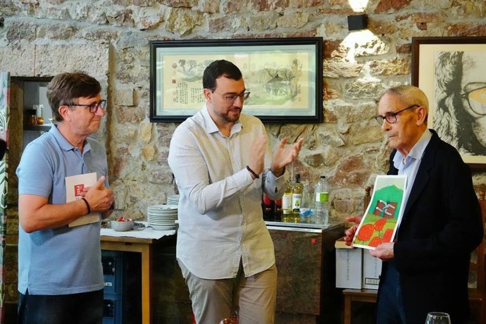 Adrián Barbón, en el centro