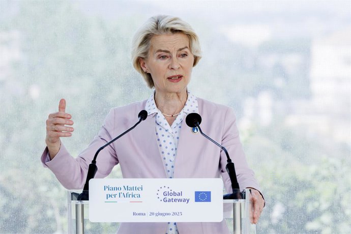 A presidente da Comissão Europeia, Ursula von der Leyen, na Villa Doria Pamphilj, durante a coletiva de imprensa no final da cúpula "O Plano Mattei para a África e a porta de entrada global: um esforço comum com o continente africano", Roma, sexta-feira, 