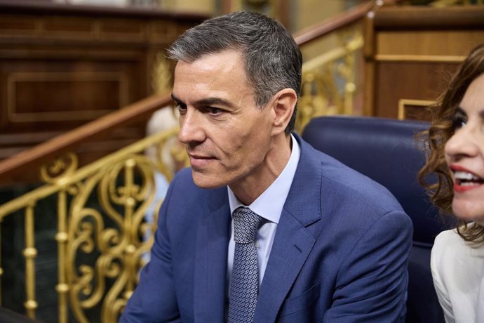O Presidente do Governo, Pedro Sánchez, durante uma sessão de controle do governo no Congresso dos Deputados, em 18 de junho de 2025, em Madri (Espanha). Sánchez participa da sessão de controle do governo de hoje para responder a perguntas do Congresso do