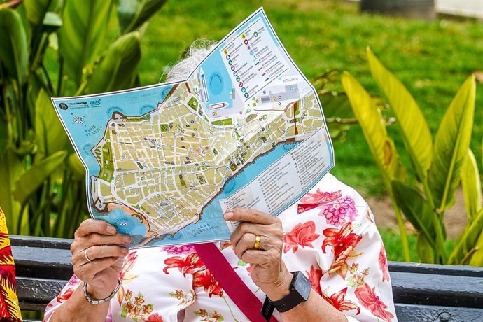 Archivo - Turista. Mapa. 