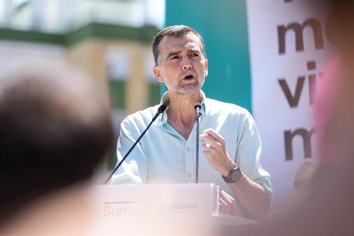 El coordinador federal de Izquierda Unida (IU), Antonio Maíllo, durante el acto promovido por Movimiento Sumar e IU sobre la reducción de la jornada en Sevilla, a 25 de mayo de 2025 en Sevilla (Andalucía, España).