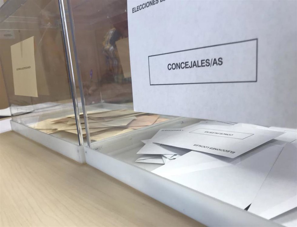 Archivo - Urna para depositar voto a las elecciones municipales
