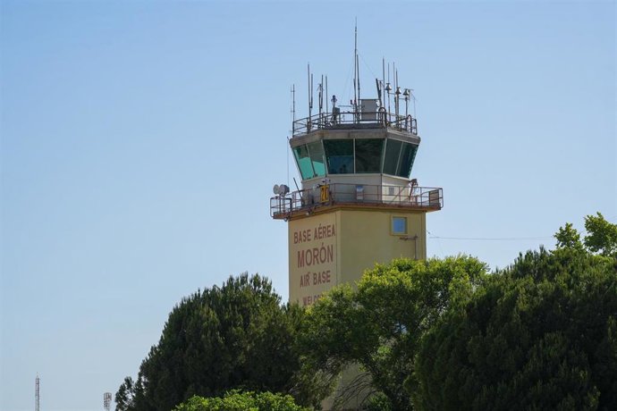 Archivo - Imágenes de la torre de control de la base de aérea de Morón