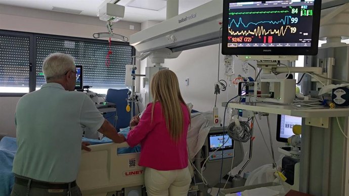 E Hospital 12 de Octubre amplía las visitas de familiares de adultos en UCI a las 24 horas del día