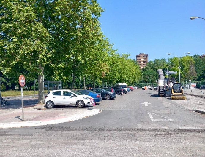 Gasteizko Udalak asfaltatze lanak hasi ditu Forondako Ateko aparkalekuan