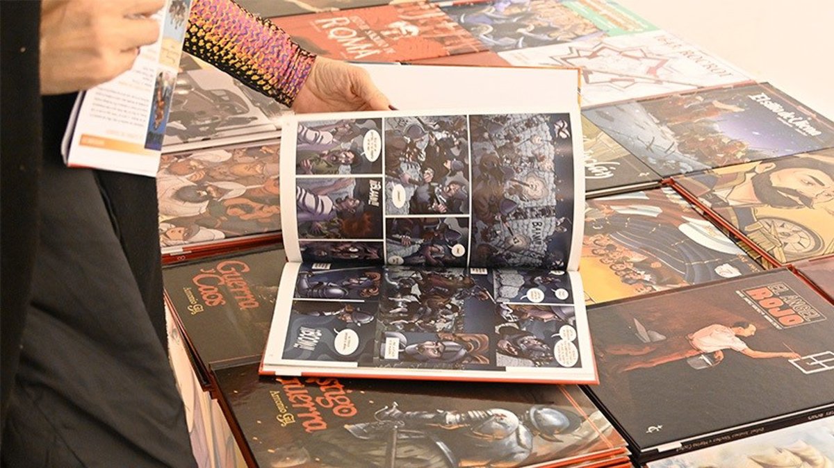 Leer cómics en grupo crea espacios seguros para adolescentes que han sufrido vulneración de sus derechos, según la UCLM