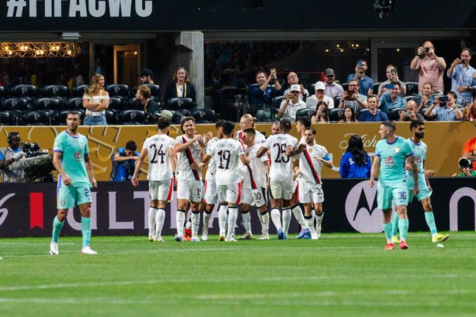 22 June 2025, US, Atlanta: Manchester City's player celebrate after scoring a goal during the Manchester City vs Al Ain FC FIFA Club World Cup match at Mercedes Benz Stadium. Photo: Malachi Gabriel/ZUMA Press Wire/dpa