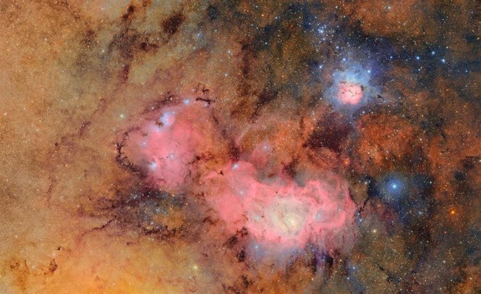 Imagem do Observatório Rubin mostrando as Nebulosas Trifid e Lagoon