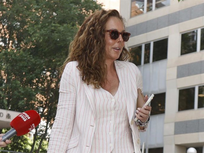 Rocío Carrasco sale de la Audiencia Provincial de Madrid tras el juicio de su hija Rocío Flores con la productora 'La Fábrica de la tele'