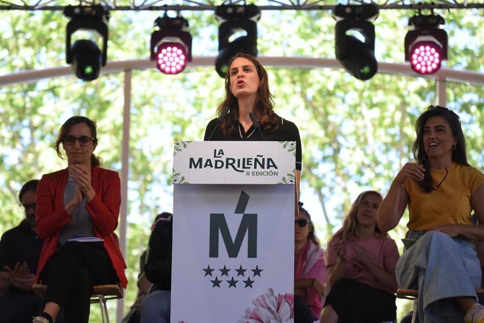 La portavoz de Más Madrid en el Ayuntamiento, Rita Maestre, interviene durante la verbena de Más Madrid bajo el nombre de La Madrileña 2025, en el Auditorio del Parque Paraíso, a 24 de mayo de 2025, en Madrid (España).