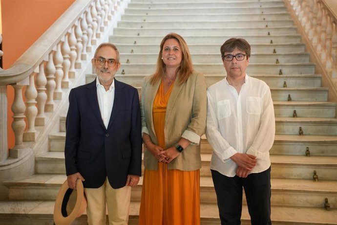 El poeta Antonio Rivero Taravillo dará el pregón de la Feria del Libro Antiguo de Sevilla