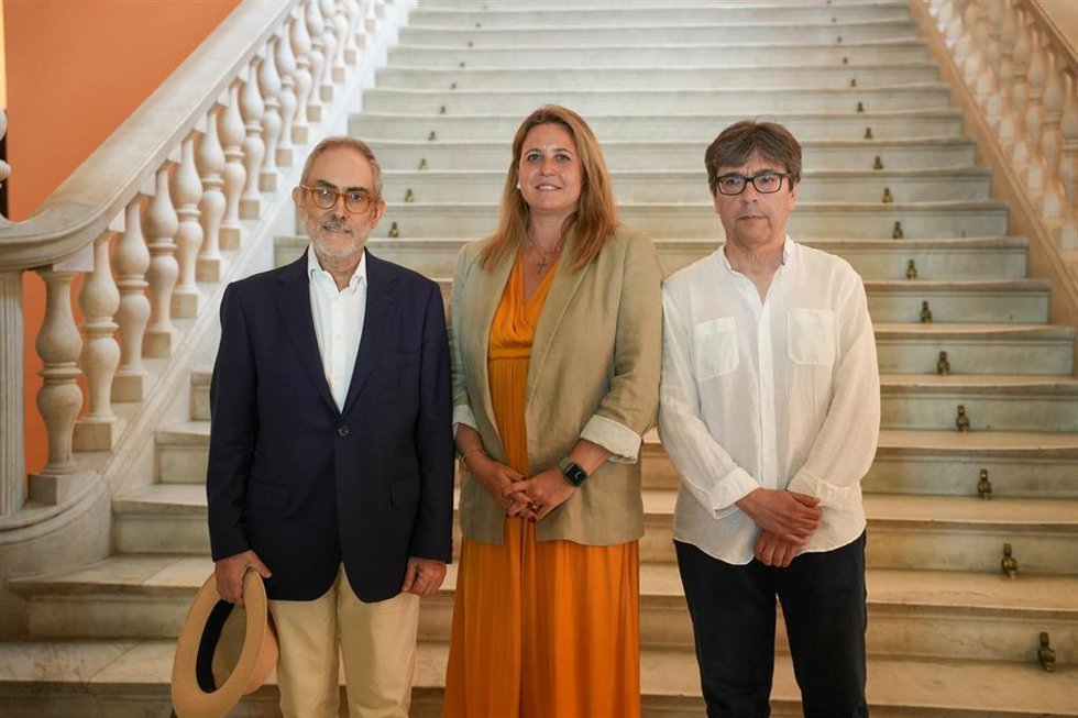 El poeta Antonio Rivero Taravillo dará el pregón de la Feria del Libro Antiguo de Sevilla