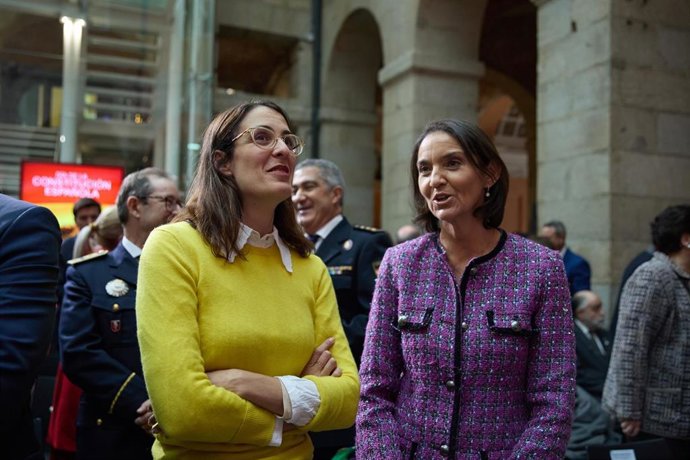 Archivo - La portavoz de Más Madrid en el Ayuntamiento, Rita Maestre y la portavoz del PSOE en el Ayuntamiento de Madrid, Reyes Maroto, en la Real Casa de Correos, a 4 de diciembre de 2023, en Madrid (España).