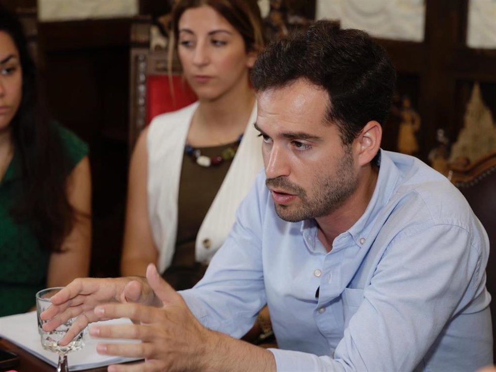 El concejal del PP Rodrigo Nieto, que ha asumido las funciones del edil de Hacienda y Personal, Francisco Blanco, de permiso por paternidad.