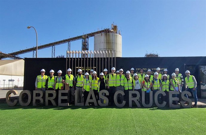 Visitantes al complejo minero dentro del programa de puertas abiertas.