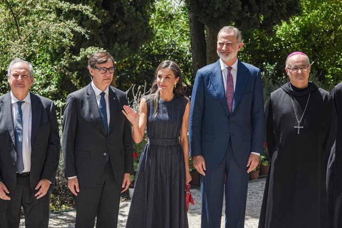 Los Reyes Felipe VI y Letizia llegan al Monasterio de Montserrat