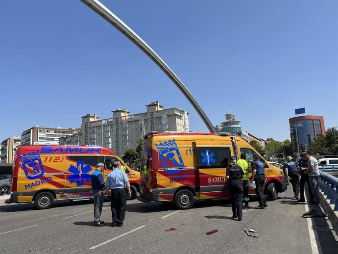 Archivo - Imagen de archivo de un accidente de tráfico en el puente de Ventas