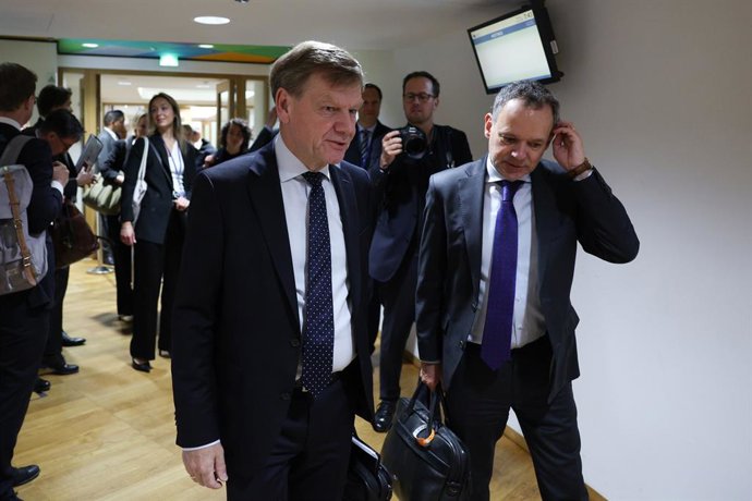 HANDOUT - 22 June 2025, Belgium, Brussels: German Minister for Foreign Affairs Johann Wadephul (L) and Dutch Minister for Foreign Affairs Caspar Veldkamp arrive to attend the informal breakfast ahead of the EU Foreign Affairs Council. Photo: Alexandros MI
