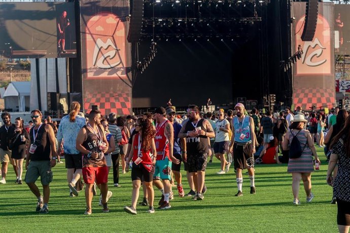 Archivo - Ambiente durante el último día del festival Mad Cool 2024, a 13 de julio de 2024, en Madrid (España). El macrofestival, que se celebra desde el pasado 10 de julio en el recinto Iberdrola Music, está preparado para recibir a más de 200.000 asiste