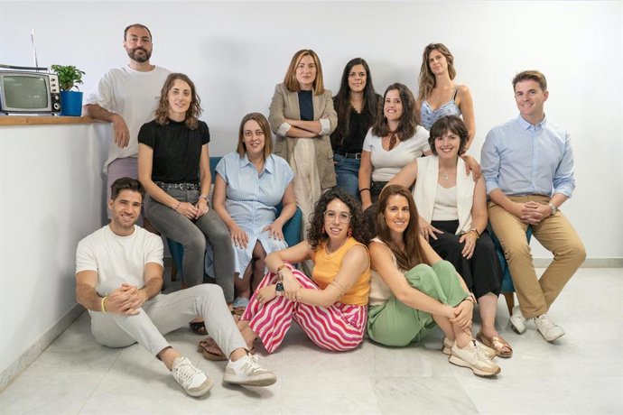 Foto de familia del equipo de DPTO. TRES