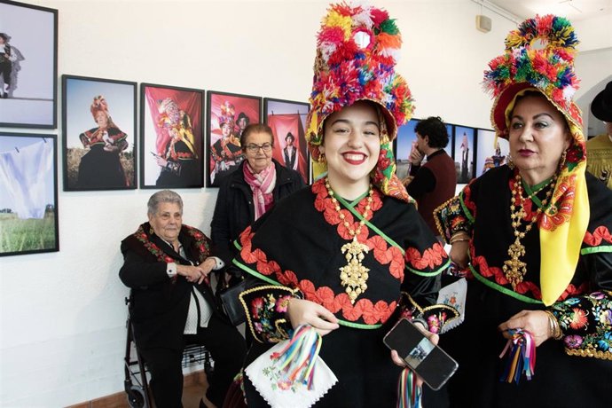 Archivo - Imagen de la inauguración el pasado 7 de marzo de la exposición 'Yo tengo un novio aceitunero' que comienza su itinerancia por la provincia