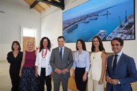 Moreno anuncia 15 millones de euros para avanzar en la integración del Puerto de Almería en la ciudad