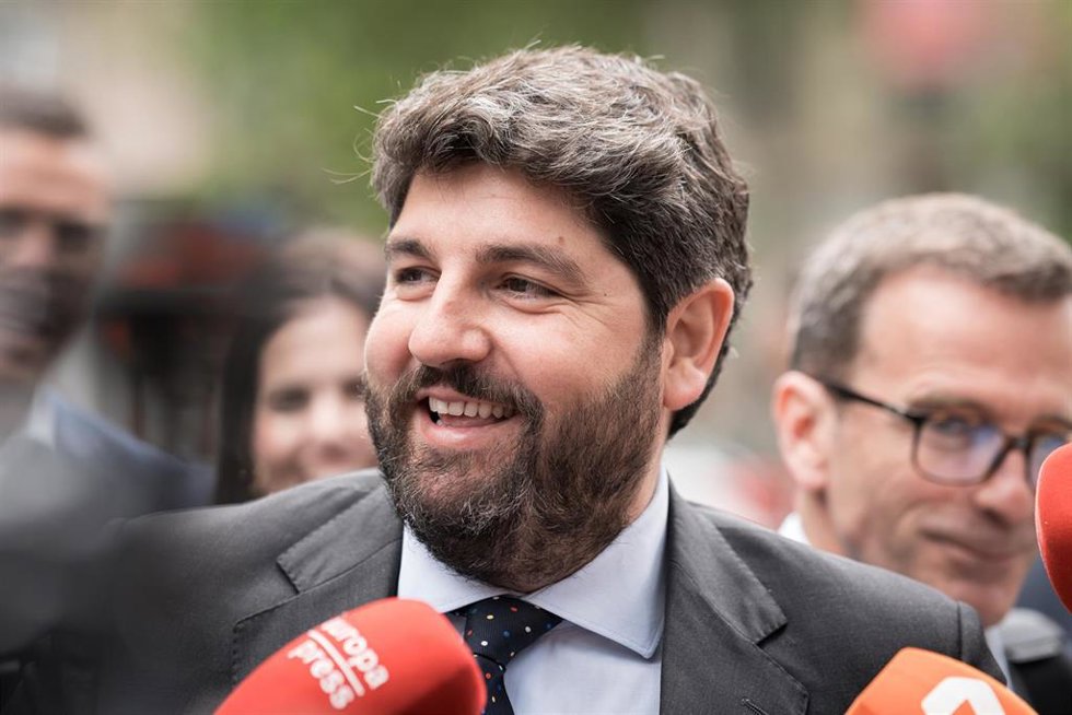 Archivo - El presidente de la Región de Murcia, Fernando López Miras,  a su llegada a la reunión de la Junta Directiva Nacional del Partido Popular (PP) en la sede de calle Génova, a 19 de mayo de 2025, en Madrid (España).
