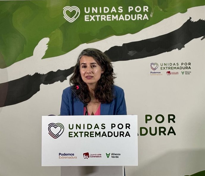 La portavoz de Unidas por Extremadura, Irene de Miguel, en rueda de prensa