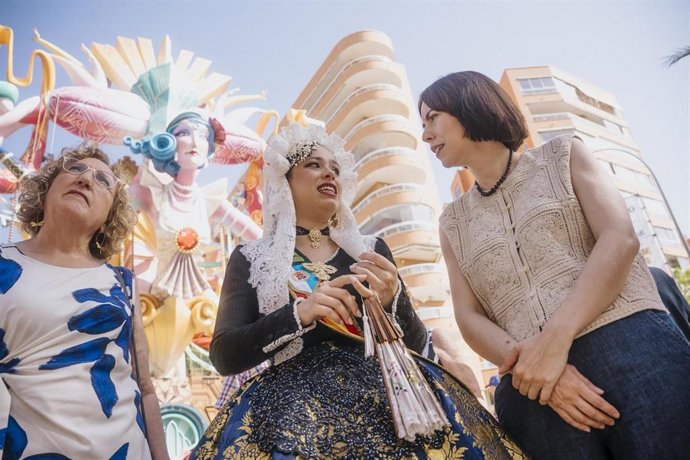 Morant visitas las Hogueras 2025 en Alicante