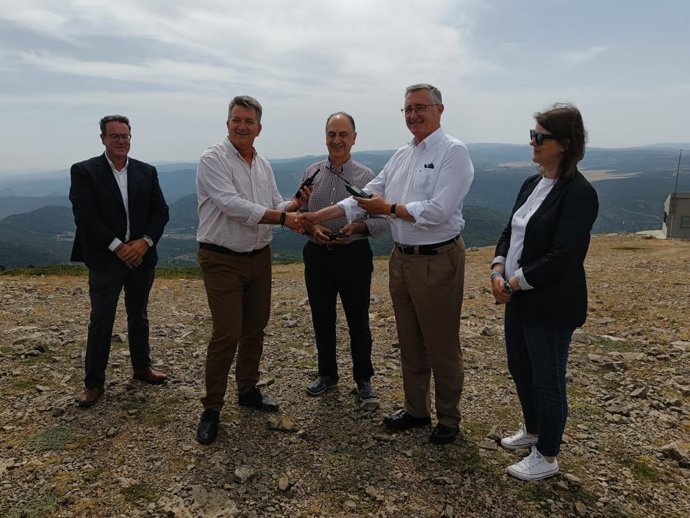 Representantes de ambas comunidades han participado en Arcos de las Salinas en una jornada de trabajo y entrega de emisoras TETRA para mejorar la coordinación entre puestos fijos de vigilancia    Actualizado 23/06/2025 12:16Medio Ambiente y Turismo La en