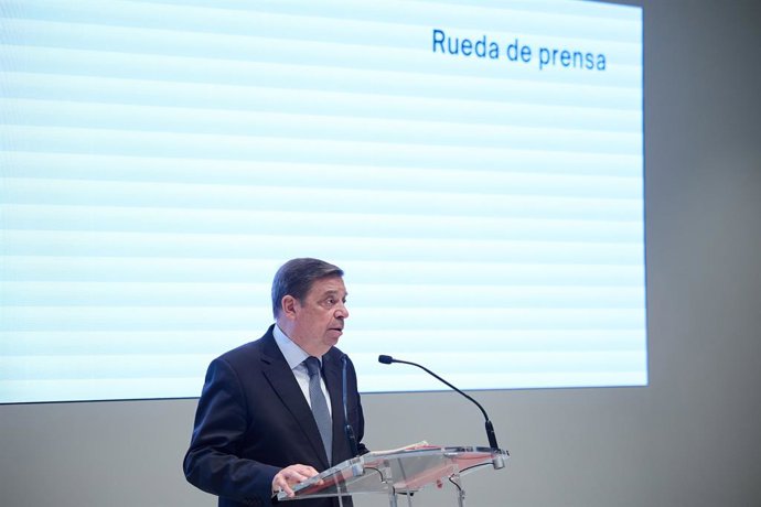 El ministro de Agricultura, Pesca y Alimentación, Luis Planas, durante una rueda de prensa tras el primer consejo agrario con la representación renovada de las organizaciones profesionales agrarias Asociación agraria de jóvenes agricultores (ASAJA), COAG,