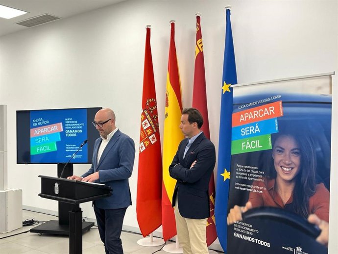 El concejal de Movilidad, Gestión Económica y Contratación, José Francisco Muñoz, presenta el nuevo Servicio de Estacionamiento Regulado (SER) de Murcia