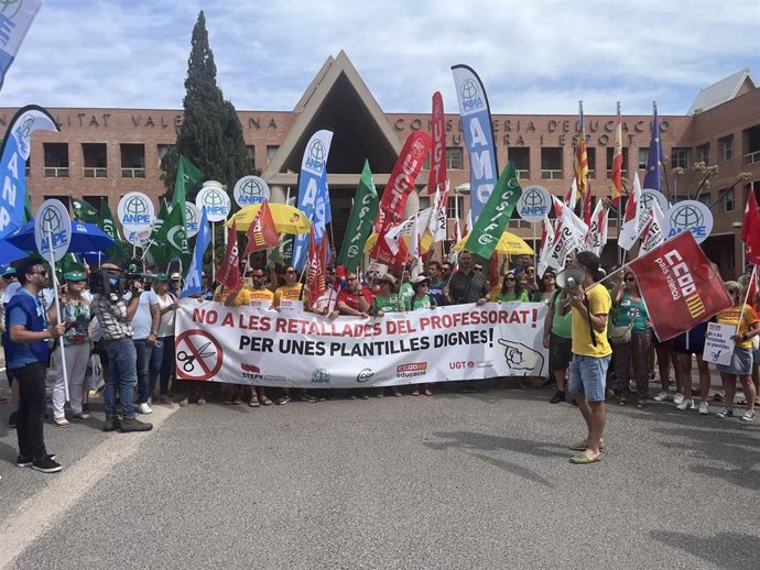Concretación de sindicatos en laa Conselleria de Educación