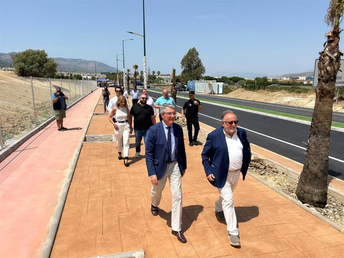 El presidente de la Diputación, Francisco Salado, y el alcalde de Alhaurín de la Torre, Joaquín Villanova, inauguran el nuevo acceso a la carretera Cártama-Churriana desde la variante de la A-404