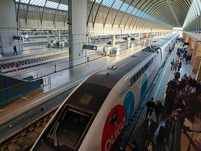 Archivo - Tren inaugural de Ouigo en Sevilla