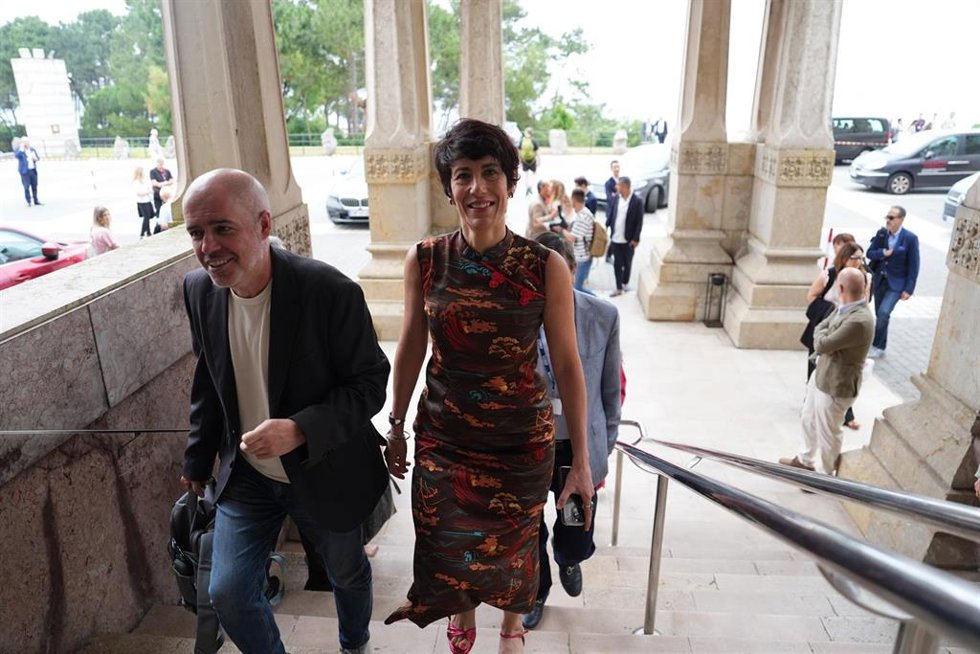 El secretario general de CCOO, Unai Sordo, con la ministra Elma Saiz en la Universidad Internacional Menéndez Pelayo (UIMP) 