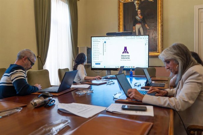 Archivo - El logo de la marca turística ‘La Alcarria Literaria’ es un diseño de Eva Pérez Sanz.