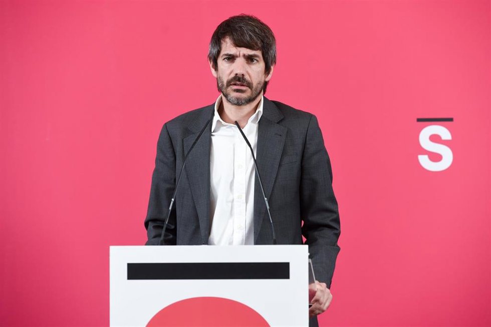 El ministro de Cultura, Ernest Urtasun, durante una rueda de prensa de Sumar, en el Espacio Rastro, a 16 de junio de 2025, en Madrid (España). 