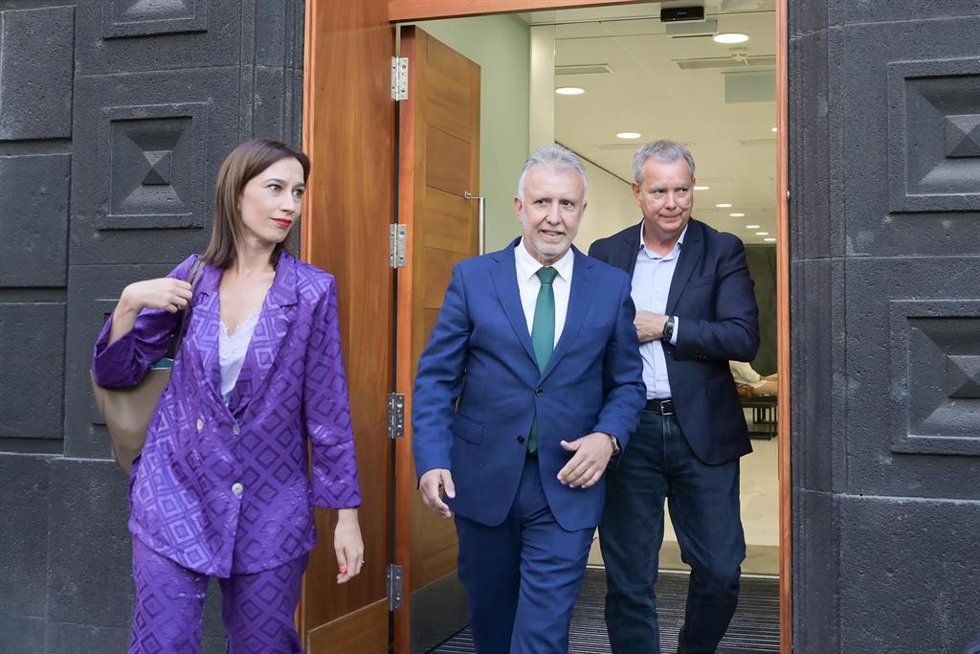 El ministro de Política Territorial y Memoria Democrática y expresidente del Gobierno de Canarias, Ángel Víctor Torres, comparece ante la comisión de investigación por el caso mascarillas, en el Parlamento de Canarias