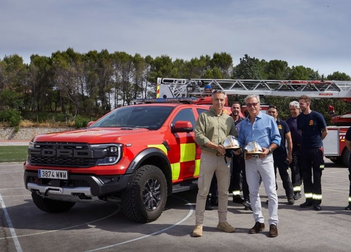 Carlos Sainz, piloto de Ford Performance, ha protagonizado un encuentro con los Bomberos de la Comunidad de Madrid en las instalaciones del Instituto de Formación Integral en Seguridad y Emergencias (IFISE)