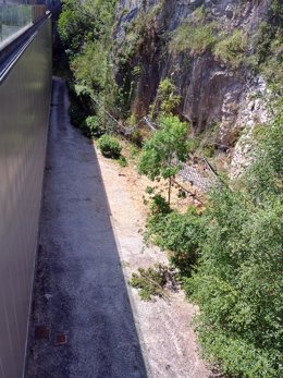 Cultura finaliza las obras de refuerzo del talud situado tras el Centro de Arte Rupestre 'Tito Bustillo'