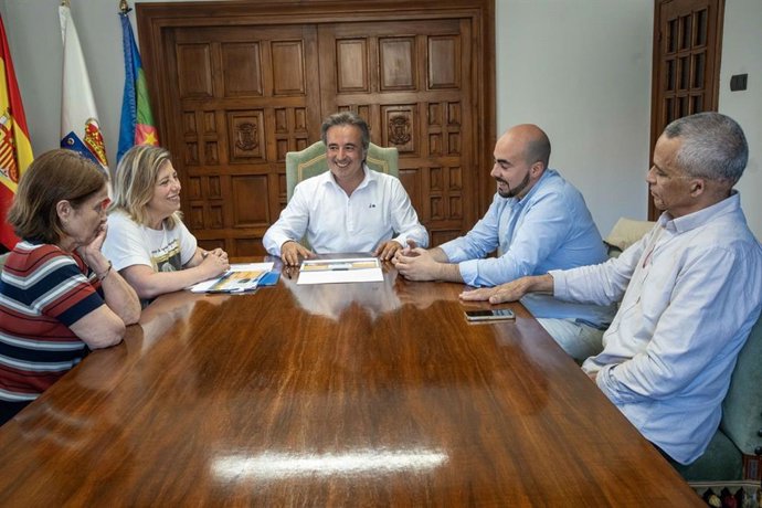 Movellán con representantes de NorthDelta.