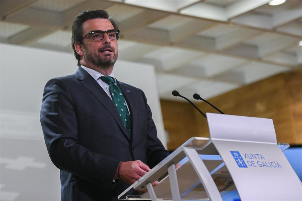 El conselleiro de Presidencia, Xustiza e Deportes, Diego Calvo, ofrece la rueda de prensa posterior al Consello de la Xunta.