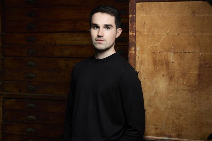 Archivo - Retrato del escritor de novela negra Alexandre Escrivà.