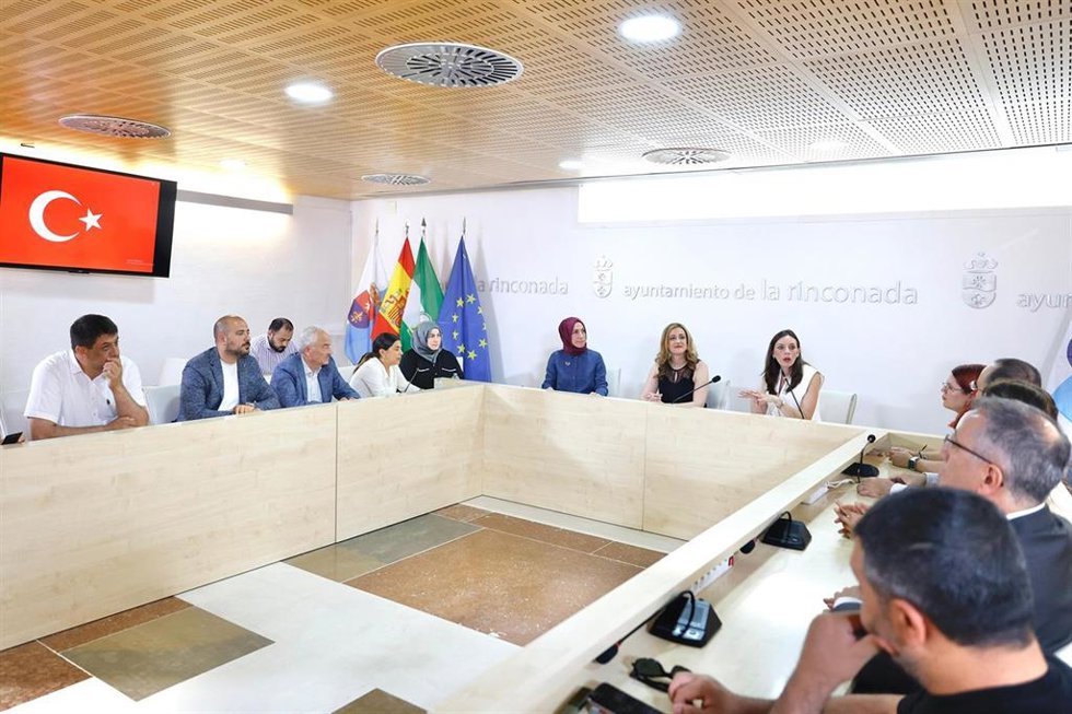 La viceministra de Juventud de Turquía, Safa Kooglu, en visita oficial a La Rinconada.