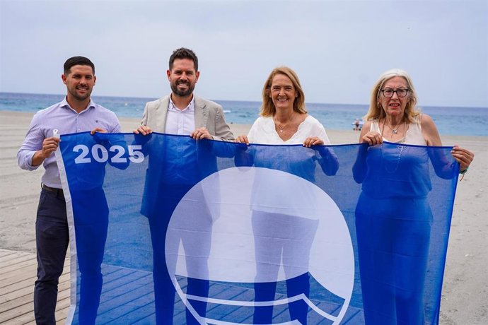 El delegado de Turismo de la Junta en Granada, David Rodríguez, y la alcaldesa de Motril, Luisa García Chamorro, en el centro en la imagen flanqueados por los ediles José Peña y María Ángeles Escámez