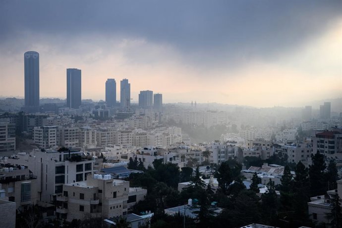 Archivo - FILED - 05 February 2025, Jordan, Amman: View of numerous houses in the city center. The capital of the Hashemite Kingdom of Jordan and, together with its suburbs, has a population of around four million. Photo: Bernd von Jutrczenka/dpa