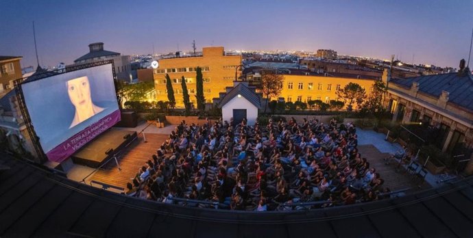 La Casa Encendida se convierte en un oasis veraniego para todos los públicos con cine, música, arte, campamentos y juegos de mesa