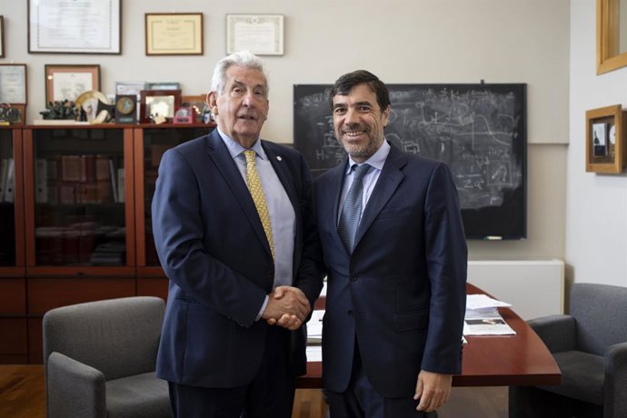 Pedro Miguel Etxenike eta Anton Arriola