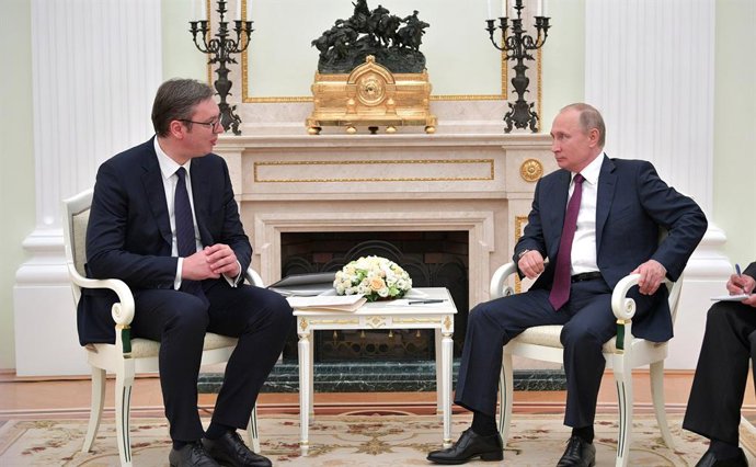 Archivo - 9 de maio de 2018 - Moscou, Rússia - O presidente russo Vladimir Putin, à direita, durante uma reunião bilateral com o presidente sérvio Aleksandar Vucic, à esquerda, no Kremlin, em 9 de maio de 2018, em Moscou, Rússia. Vucic e o primeiro-minist
